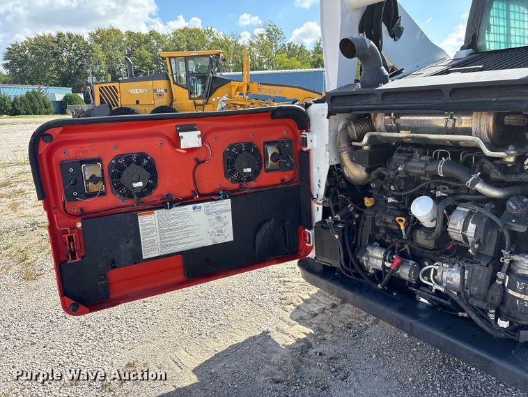 image for item EM6046 2018 Bobcat T770 tracked skid steer loader