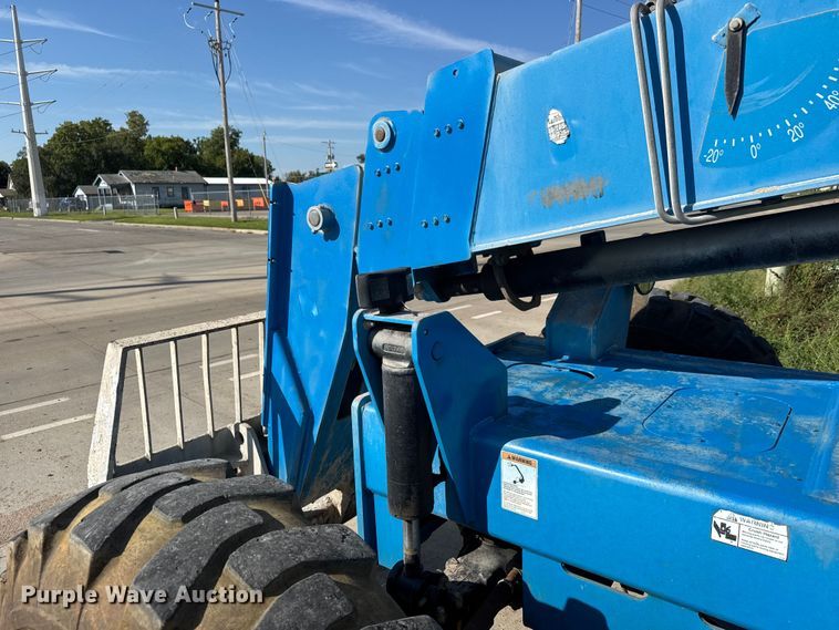 image for item EM8149 2007 Genie GTH-842 telehandler