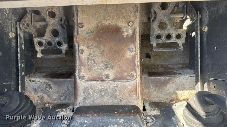 image for item EM8150 2009 Bobcat S175 skid steer loader