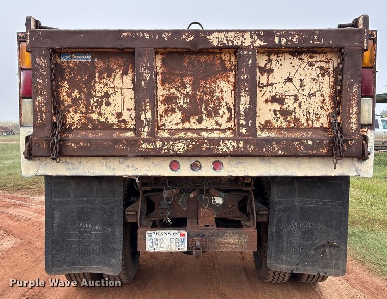 image for item EM8192 1999 Chevrolet C7500 dump truck