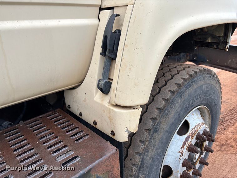 image for item EM8192 1999 Chevrolet C7500 dump truck