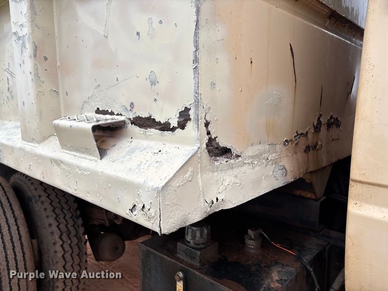 image for item EM8192 1999 Chevrolet C7500 dump truck