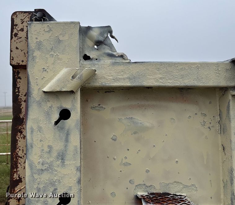 image for item EM8192 1999 Chevrolet C7500 dump truck