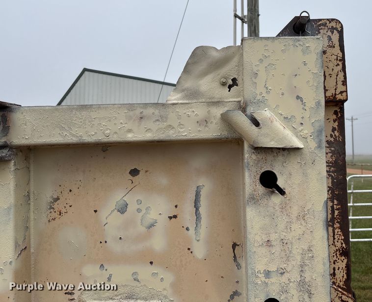 image for item EM8192 1999 Chevrolet C7500 dump truck