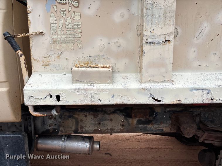 image for item EM8192 1999 Chevrolet C7500 dump truck