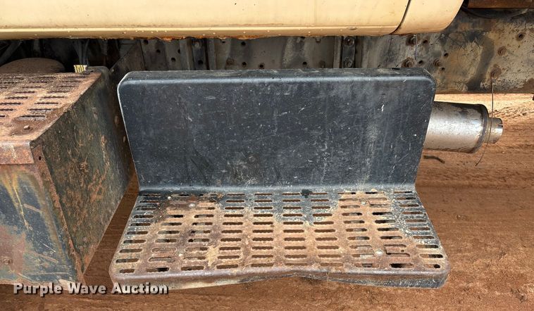 image for item EM8192 1999 Chevrolet C7500 dump truck