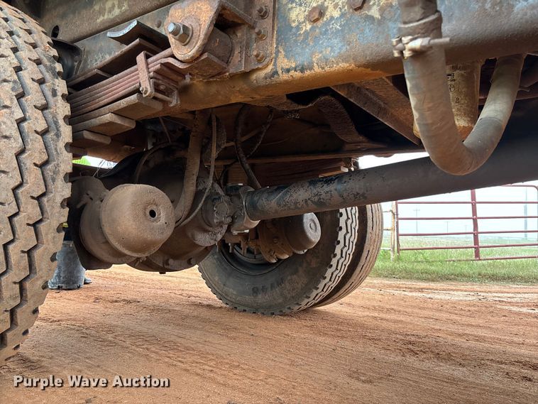 image for item EM8192 1999 Chevrolet C7500 dump truck