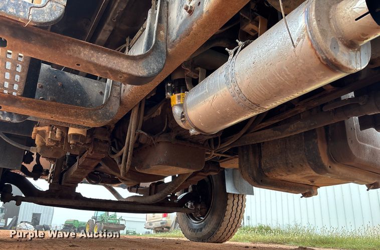 image for item EM8192 1999 Chevrolet C7500 dump truck