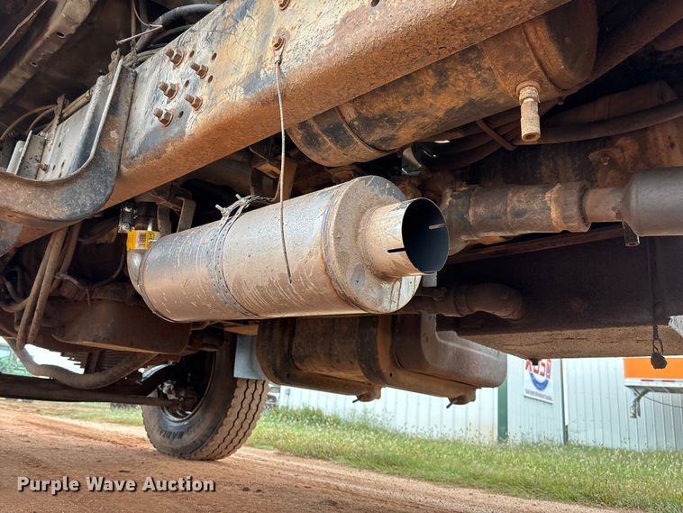 image for item EM8192 1999 Chevrolet C7500 dump truck