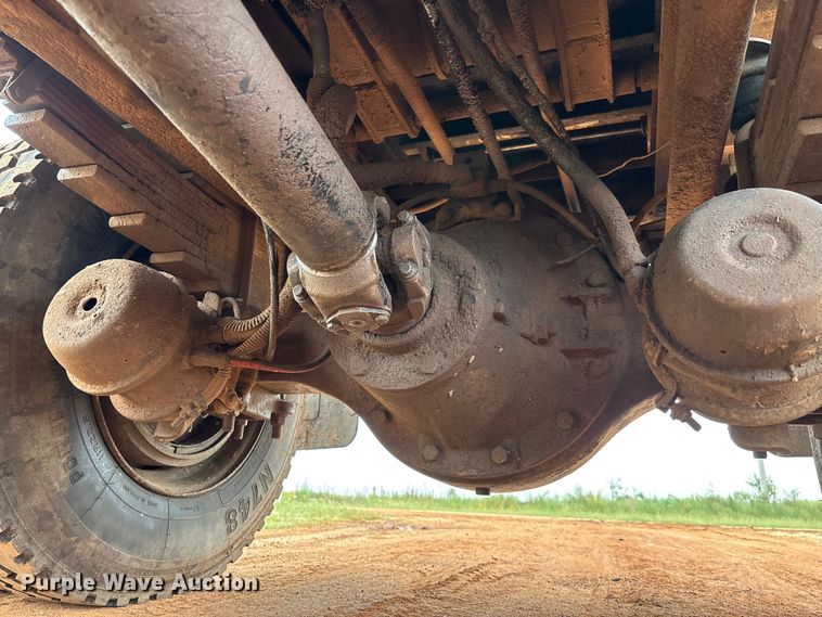 image for item EM8192 1999 Chevrolet C7500 dump truck