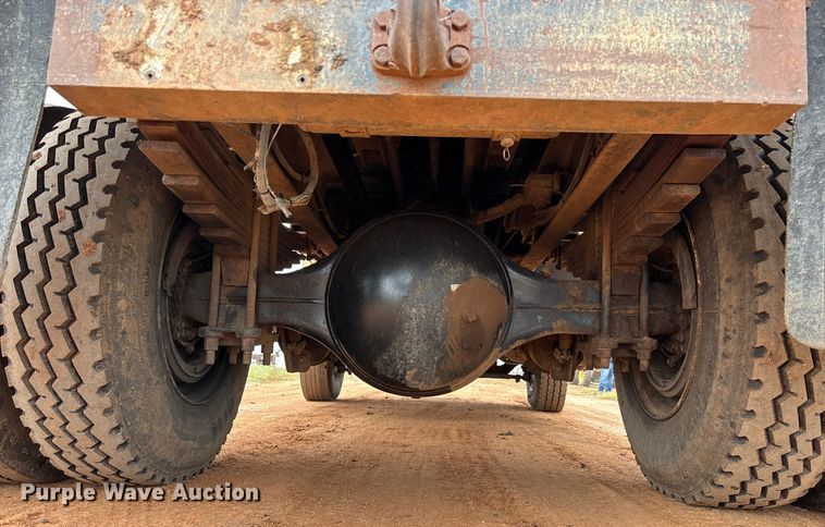 image for item EM8192 1999 Chevrolet C7500 dump truck