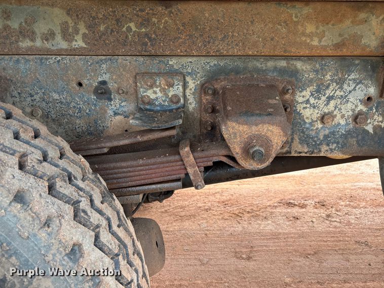 image for item EM8192 1999 Chevrolet C7500 dump truck