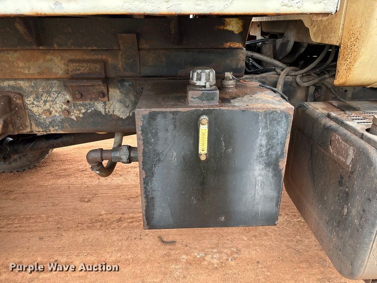 image for item EM8192 1999 Chevrolet C7500 dump truck