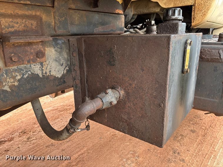 image for item EM8192 1999 Chevrolet C7500 dump truck