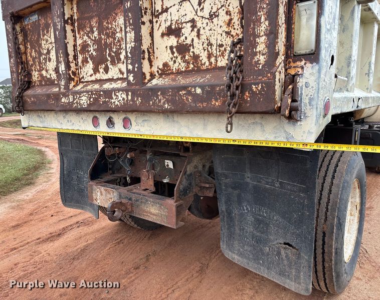 image for item EM8192 1999 Chevrolet C7500 dump truck