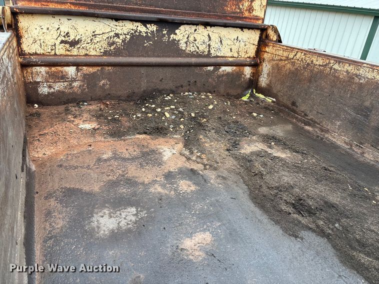 image for item EM8192 1999 Chevrolet C7500 dump truck