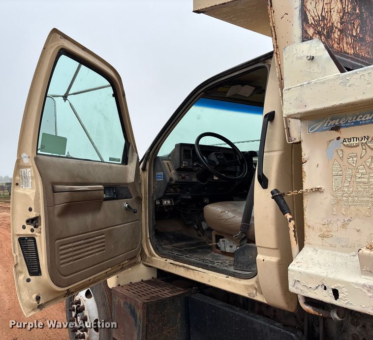 image for item EM8192 1999 Chevrolet C7500 dump truck