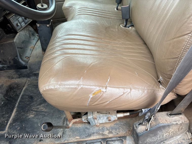 image for item EM8192 1999 Chevrolet C7500 dump truck