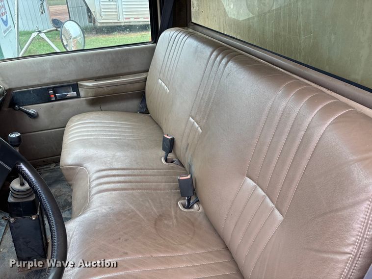 image for item EM8192 1999 Chevrolet C7500 dump truck