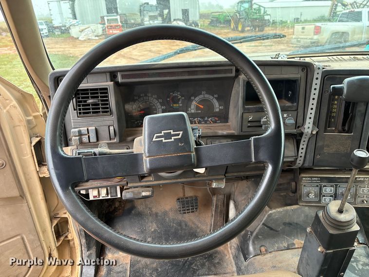 image for item EM8192 1999 Chevrolet C7500 dump truck