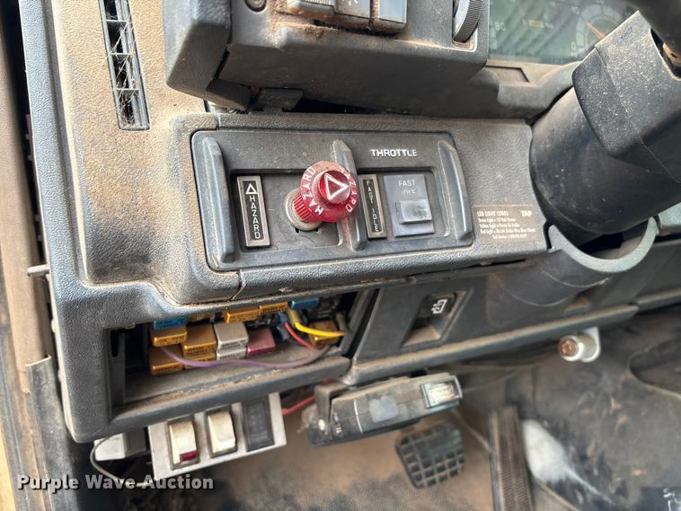 image for item EM8192 1999 Chevrolet C7500 dump truck