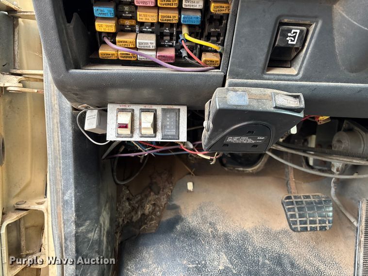 image for item EM8192 1999 Chevrolet C7500 dump truck