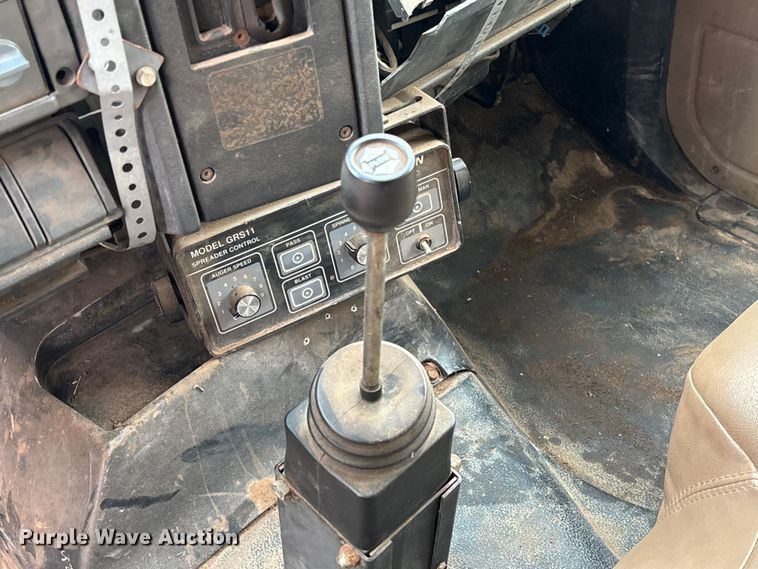 image for item EM8192 1999 Chevrolet C7500 dump truck