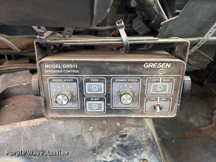 image for item EM8192 1999 Chevrolet C7500 dump truck