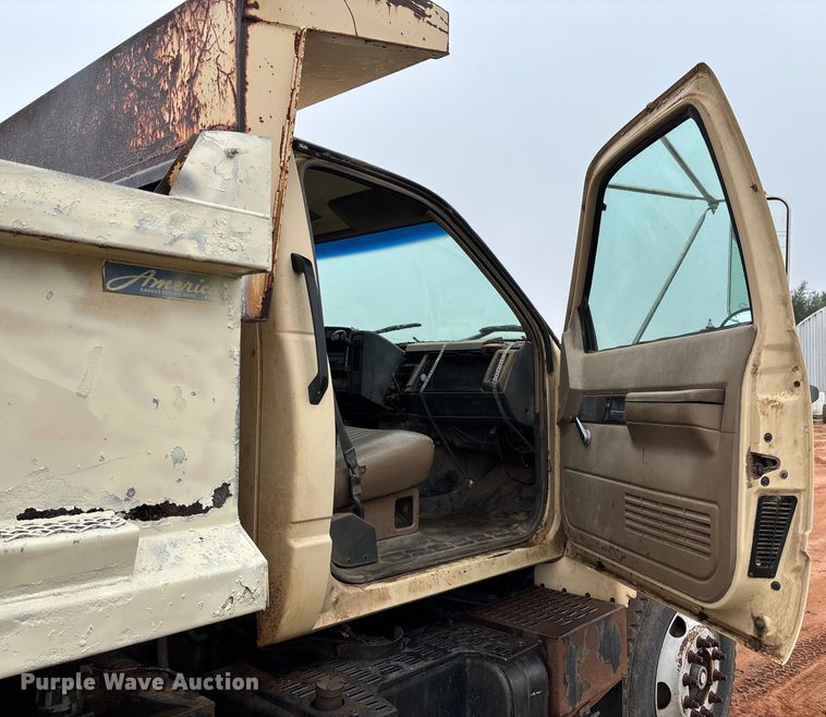 image for item EM8192 1999 Chevrolet C7500 dump truck