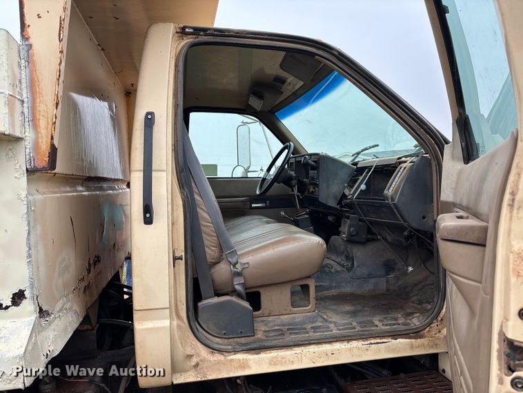 image for item EM8192 1999 Chevrolet C7500 dump truck