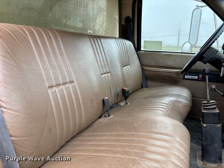 image for item EM8192 1999 Chevrolet C7500 dump truck