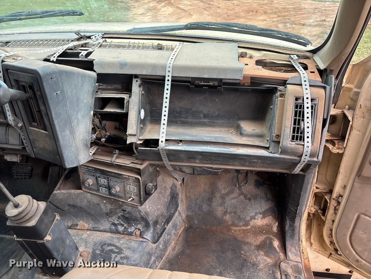 image for item EM8192 1999 Chevrolet C7500 dump truck