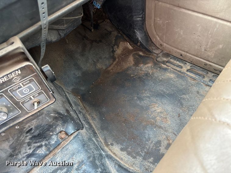 image for item EM8192 1999 Chevrolet C7500 dump truck