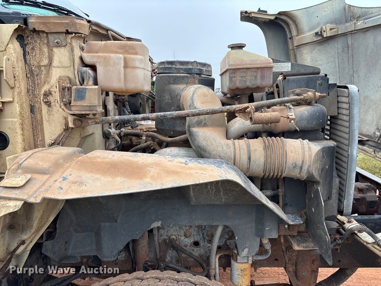 image for item EM8192 1999 Chevrolet C7500 dump truck