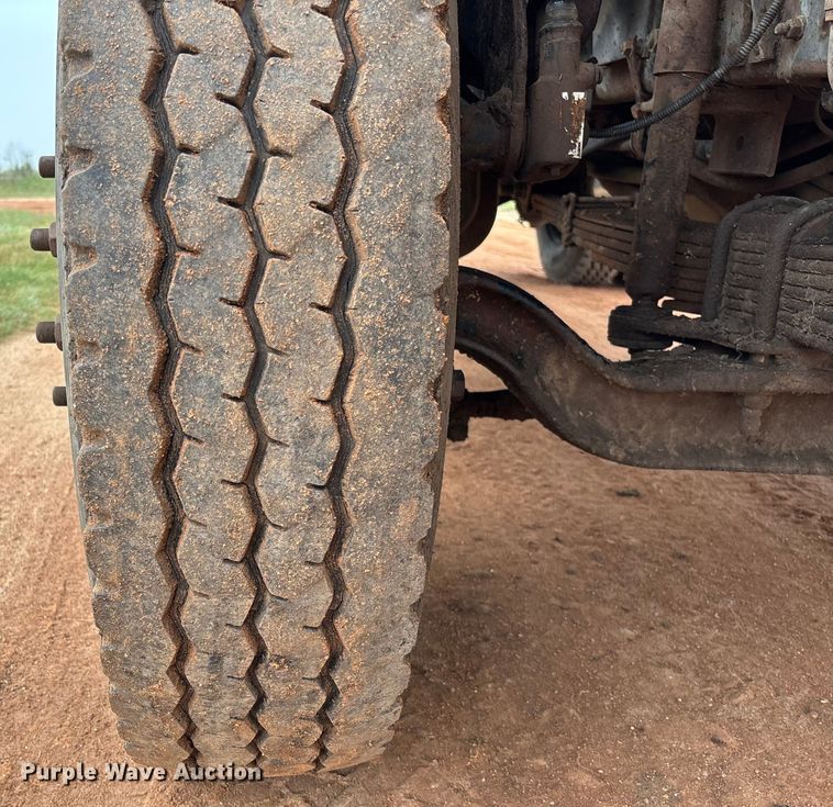 image for item EM8192 1999 Chevrolet C7500 dump truck