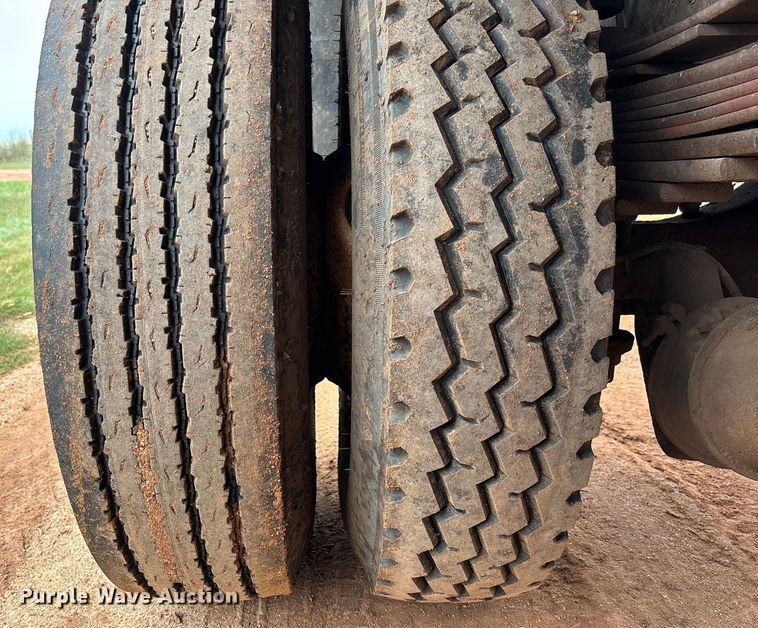 image for item EM8192 1999 Chevrolet C7500 dump truck