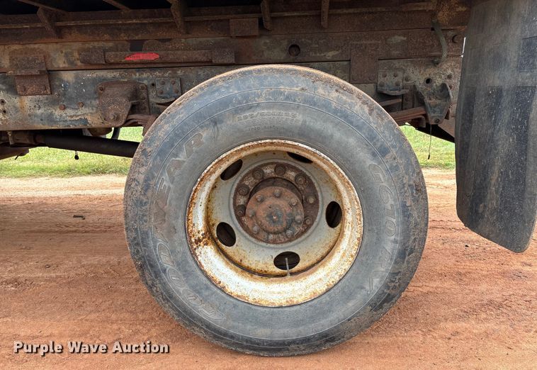 image for item EM8192 1999 Chevrolet C7500 dump truck