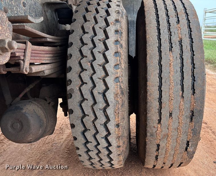 image for item EM8192 1999 Chevrolet C7500 dump truck