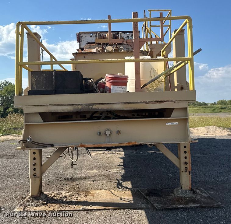 image for item EM8300 Crushing plant