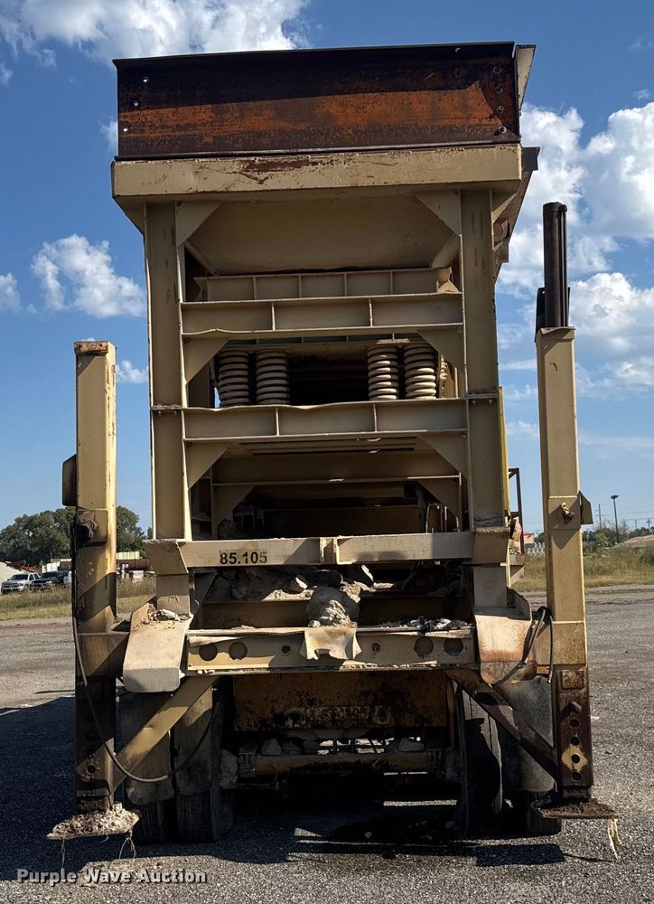 image for item EM8300 Crushing plant