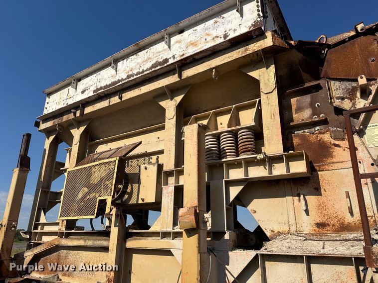 image for item EM8300 Crushing plant