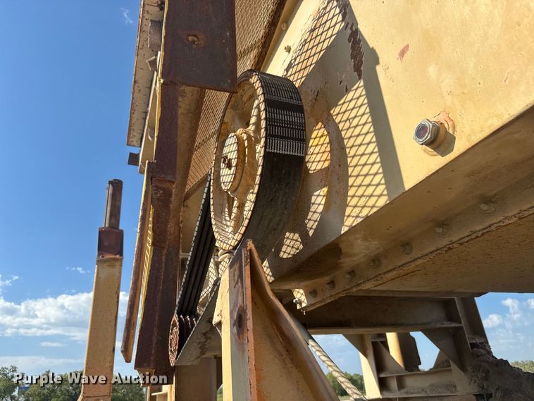 image for item EM8300 Crushing plant