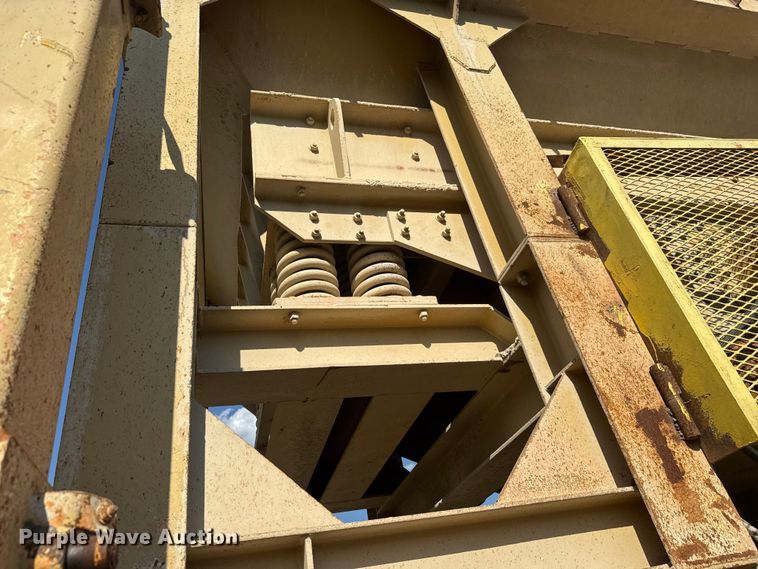 image for item EM8300 Crushing plant