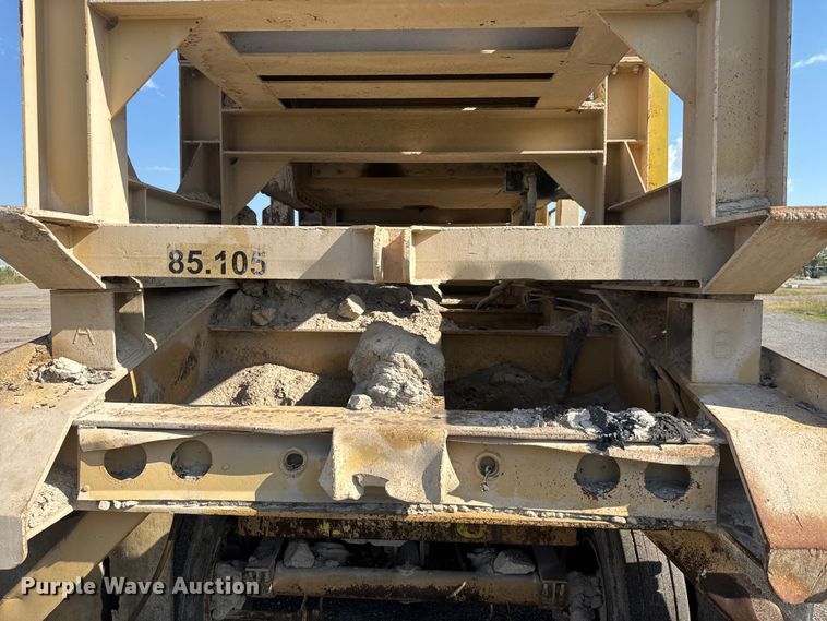 image for item EM8300 Crushing plant