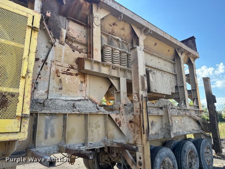 image for item EM8300 Crushing plant