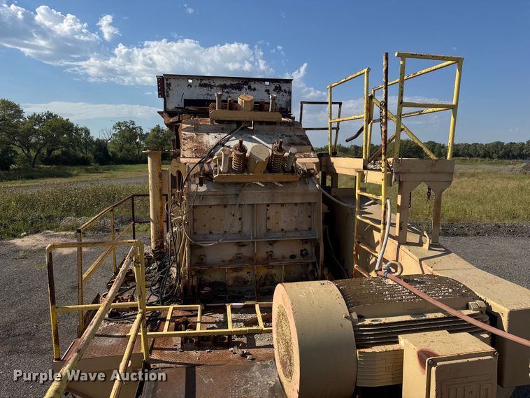 image for item EM8300 Crushing plant