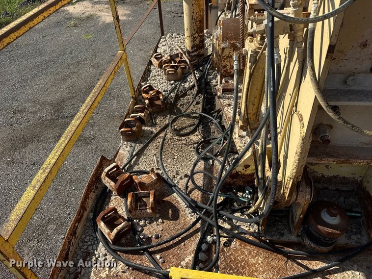 image for item EM8300 Crushing plant