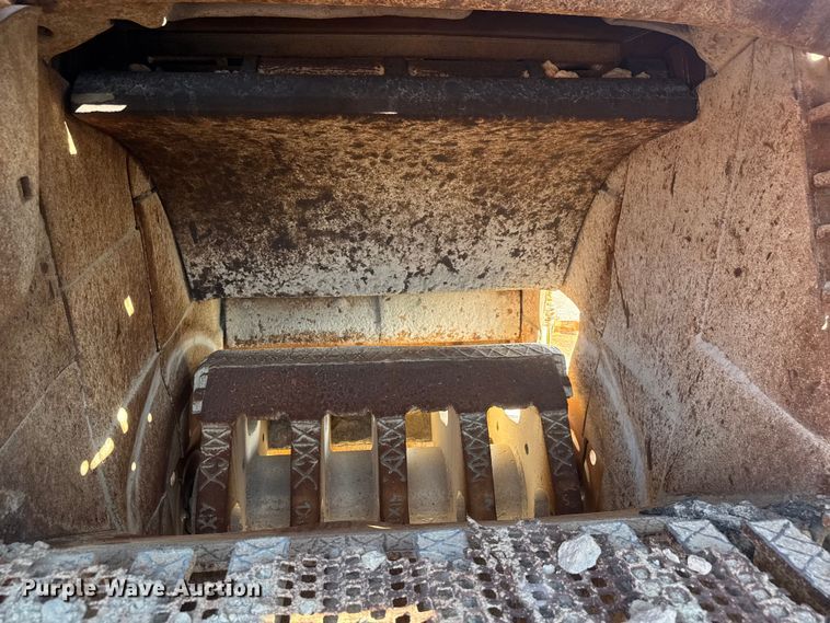 image for item EM8300 Crushing plant