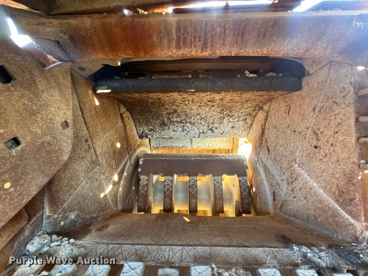 image for item EM8300 Crushing plant