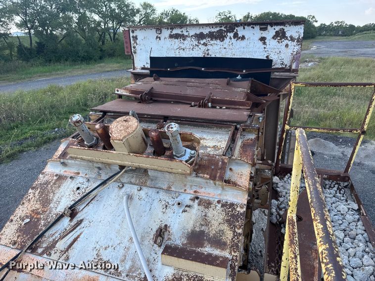 image for item EM8300 Crushing plant